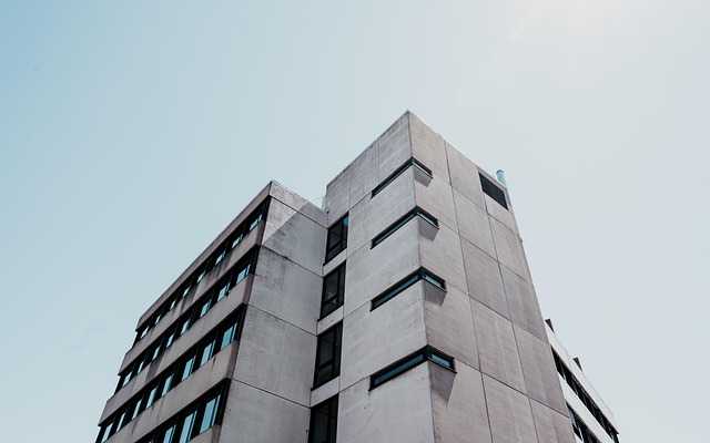 콘크리트 소재 인테리어: 모던함과 내구성의 조화
